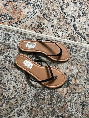 NWT Girls Black Braided-Strap Tan Footbed Sandals